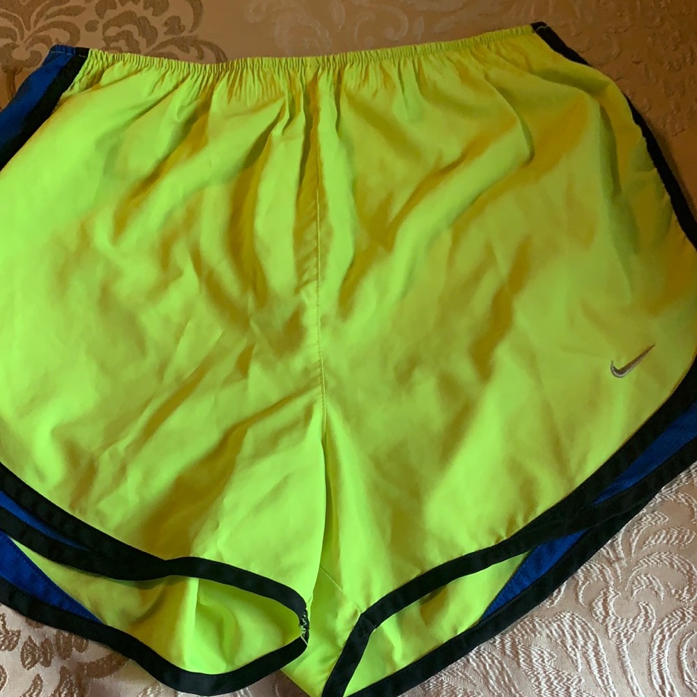 Nike shorts size medium